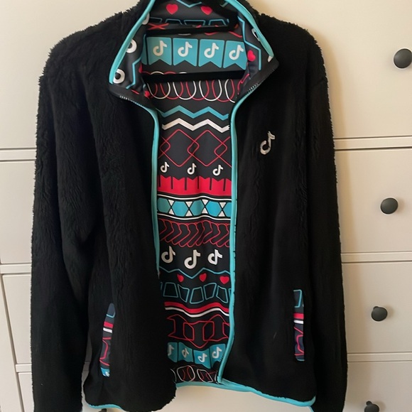 Rare TikTok Fleece - Picture 5 of 5
